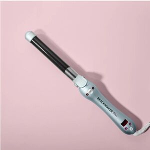 NEW IN BOX - Beachwaver Pro 1.25 Curling Iron